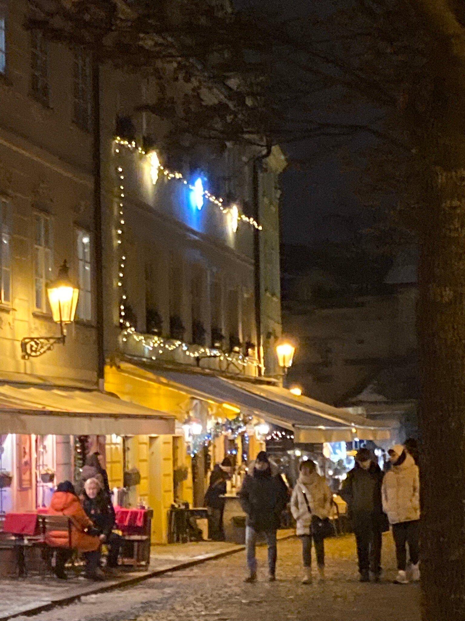 Hotel At The Golden Scissors