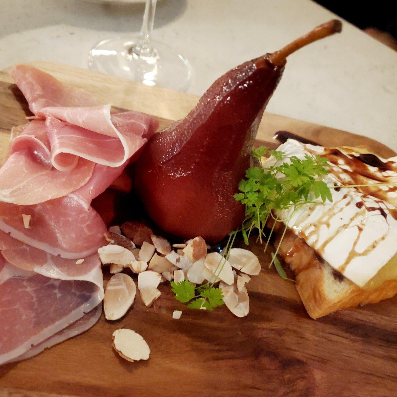 Photo by EZNOMNOMNOM