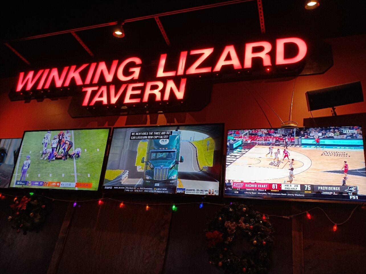 Winking Lizard Tavern