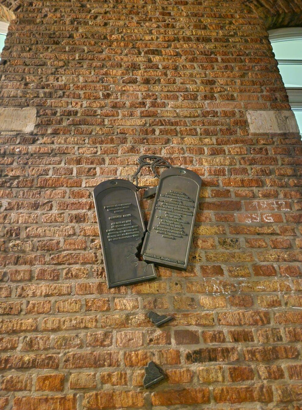 Broken Tablet's Monument