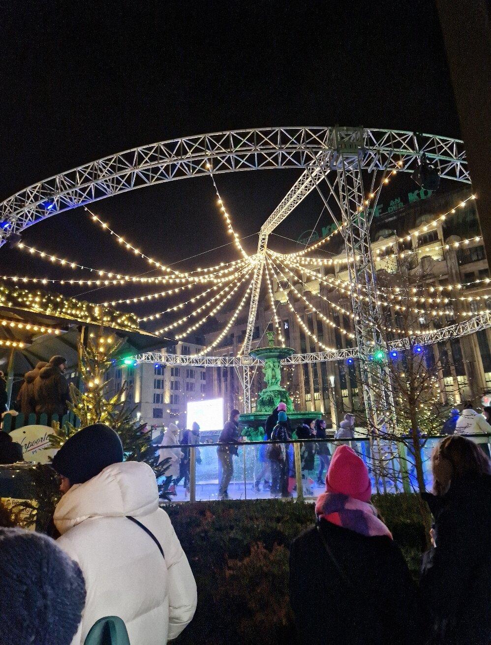 Schalenbrunnen Auf Dem Corneliusplatz