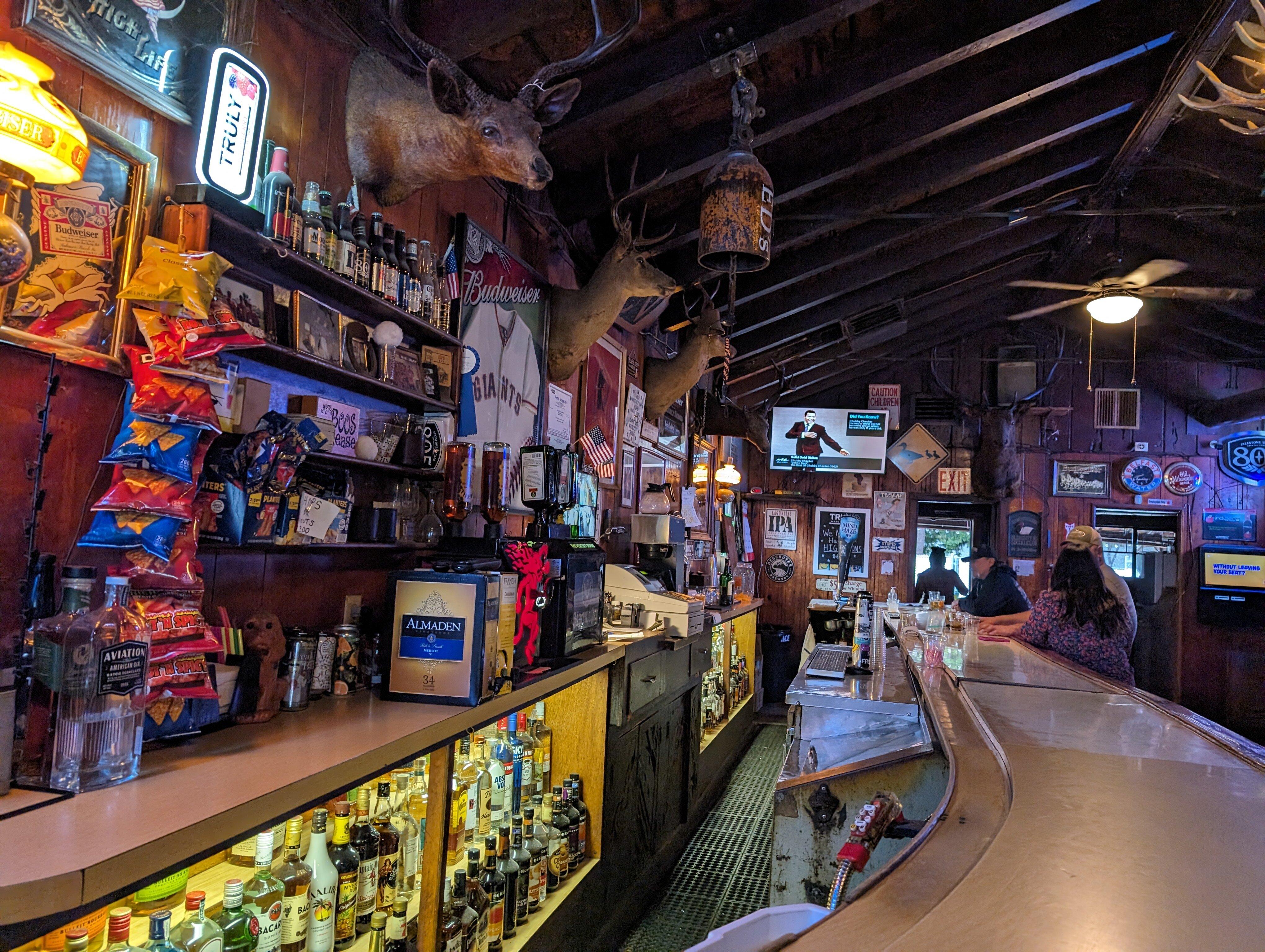 Ed's Cocktail Lounge