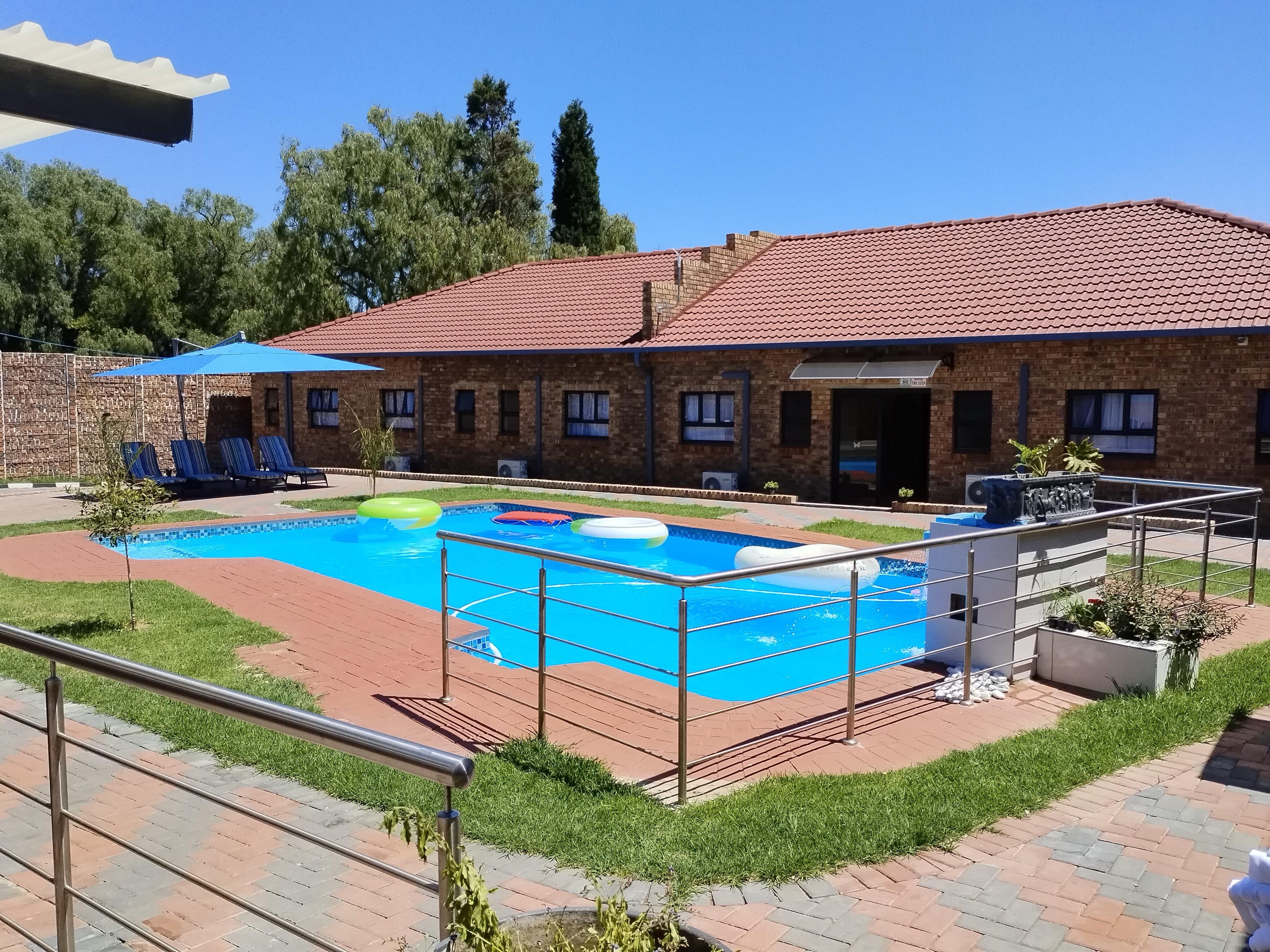 Emperor Lodge And Tours