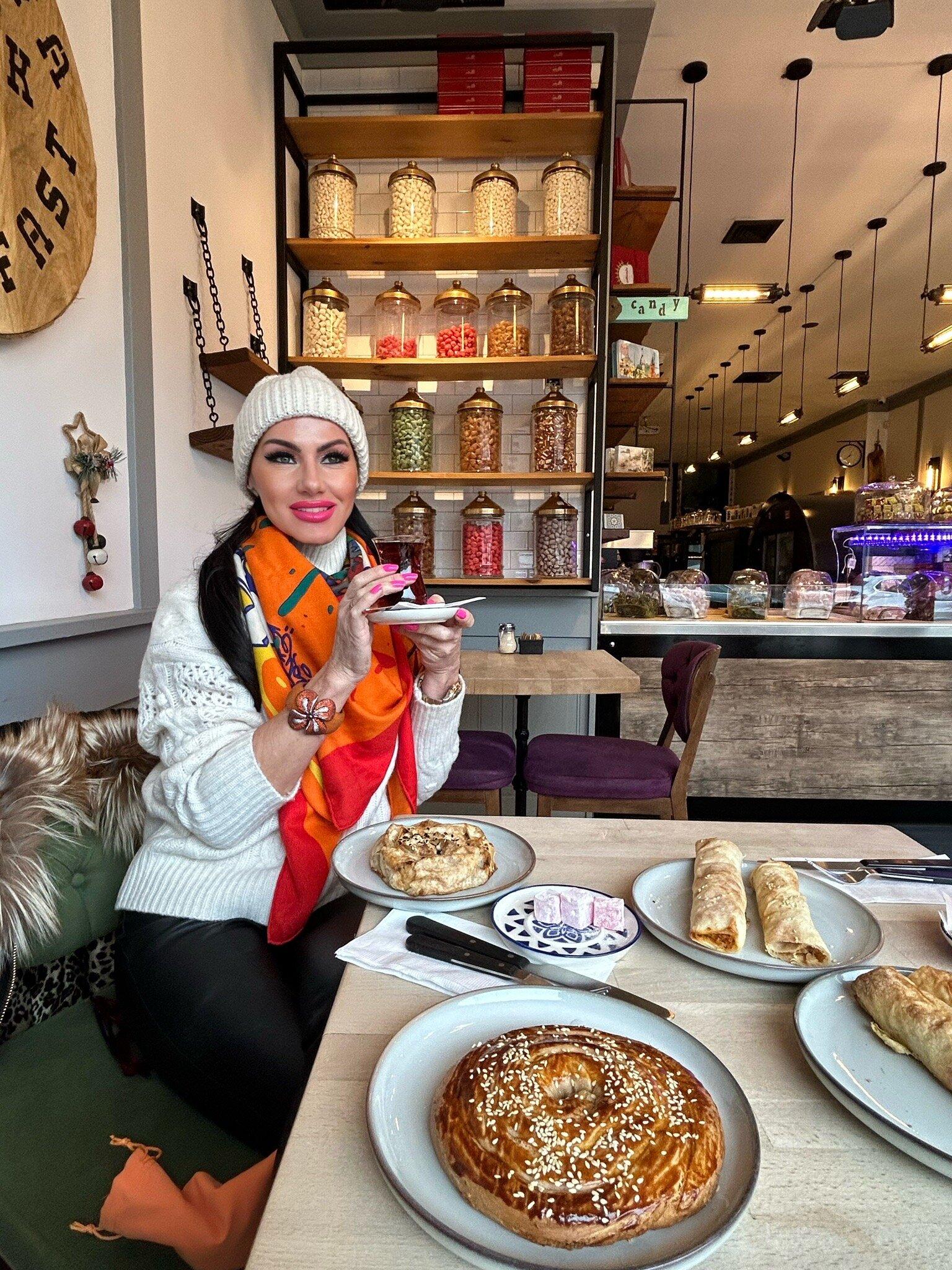 Güllüoglu Cafe