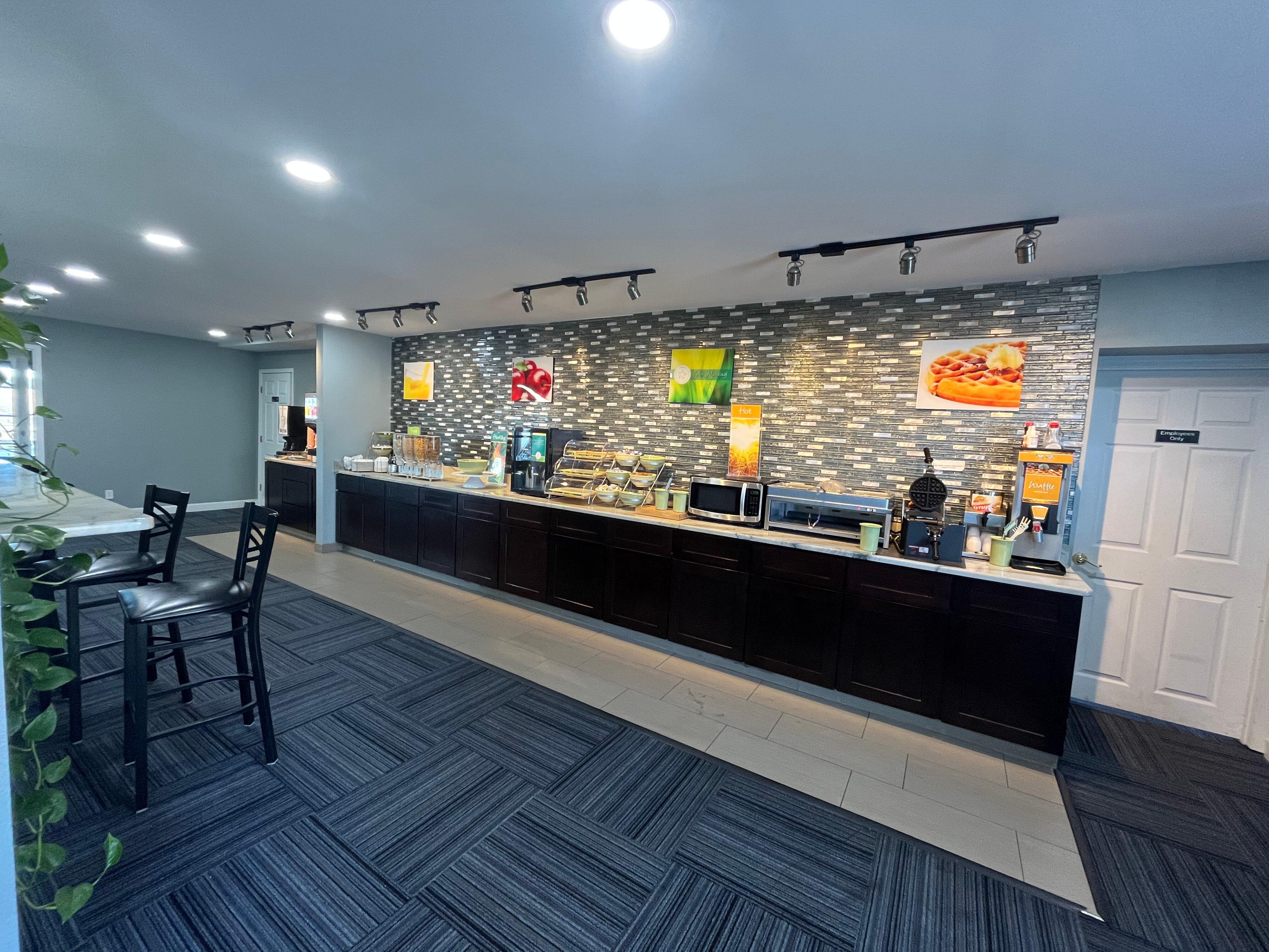 Suburban Studios Verona - Staunton North