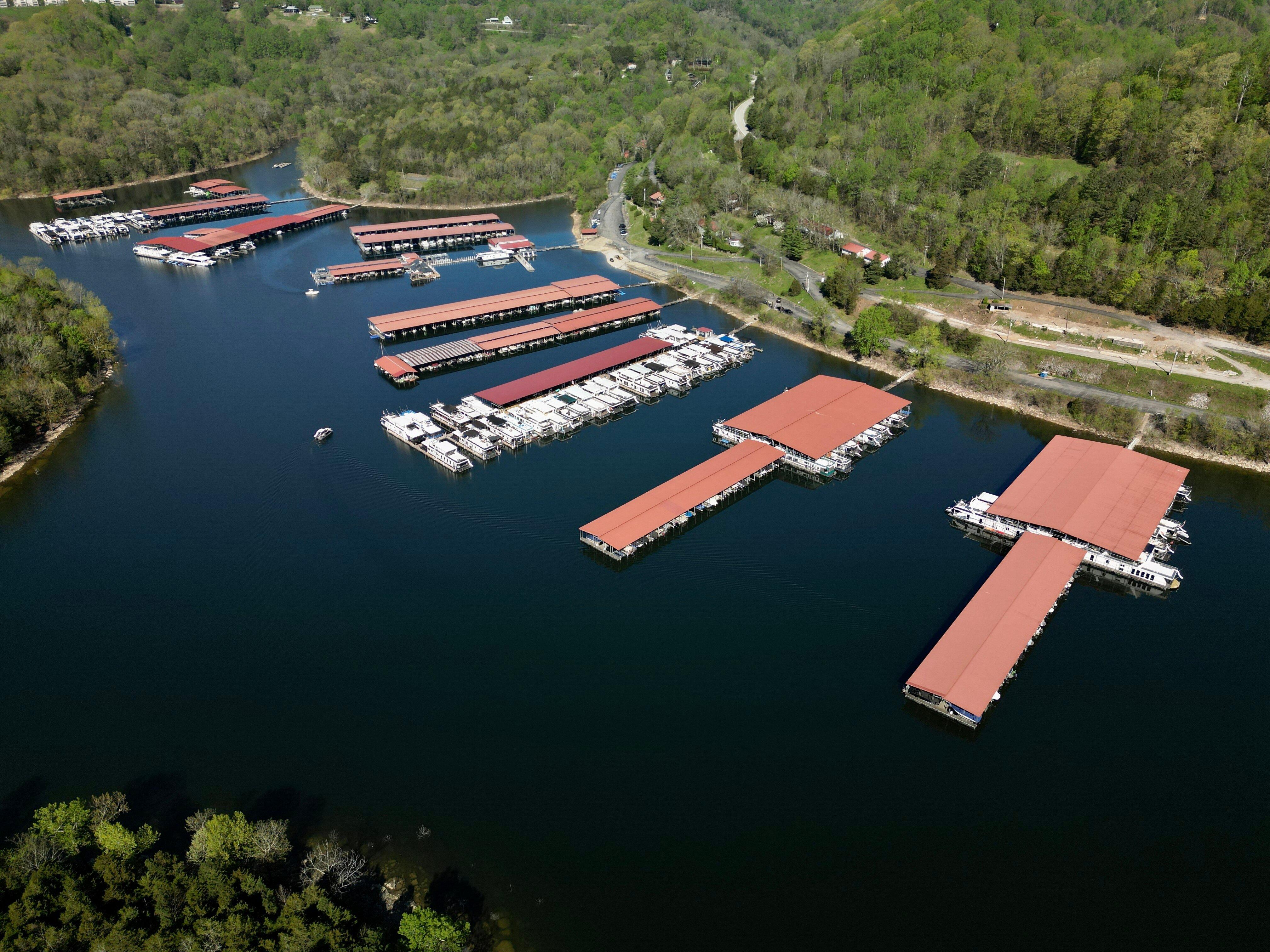 Center Hill Marina & Yacht Club