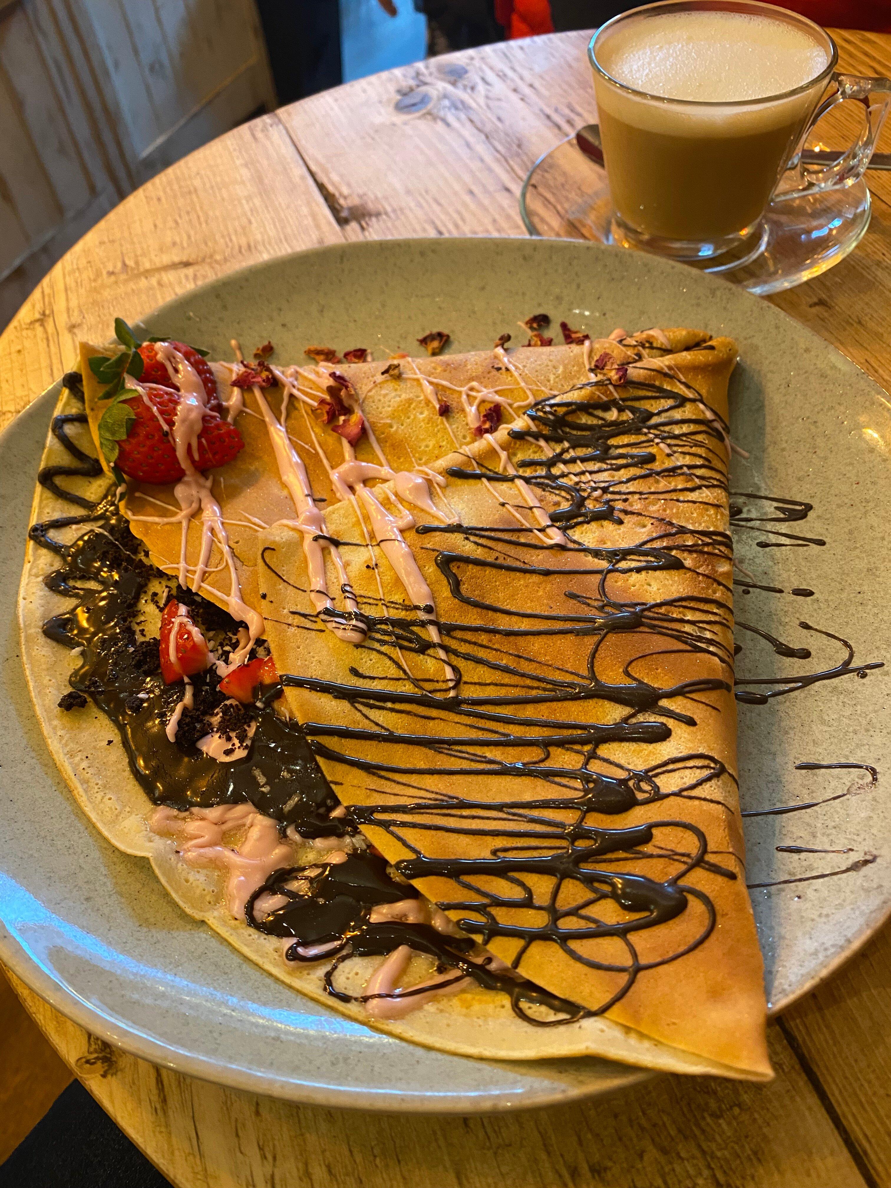 B'elicious Crepes, Bakes & Brews