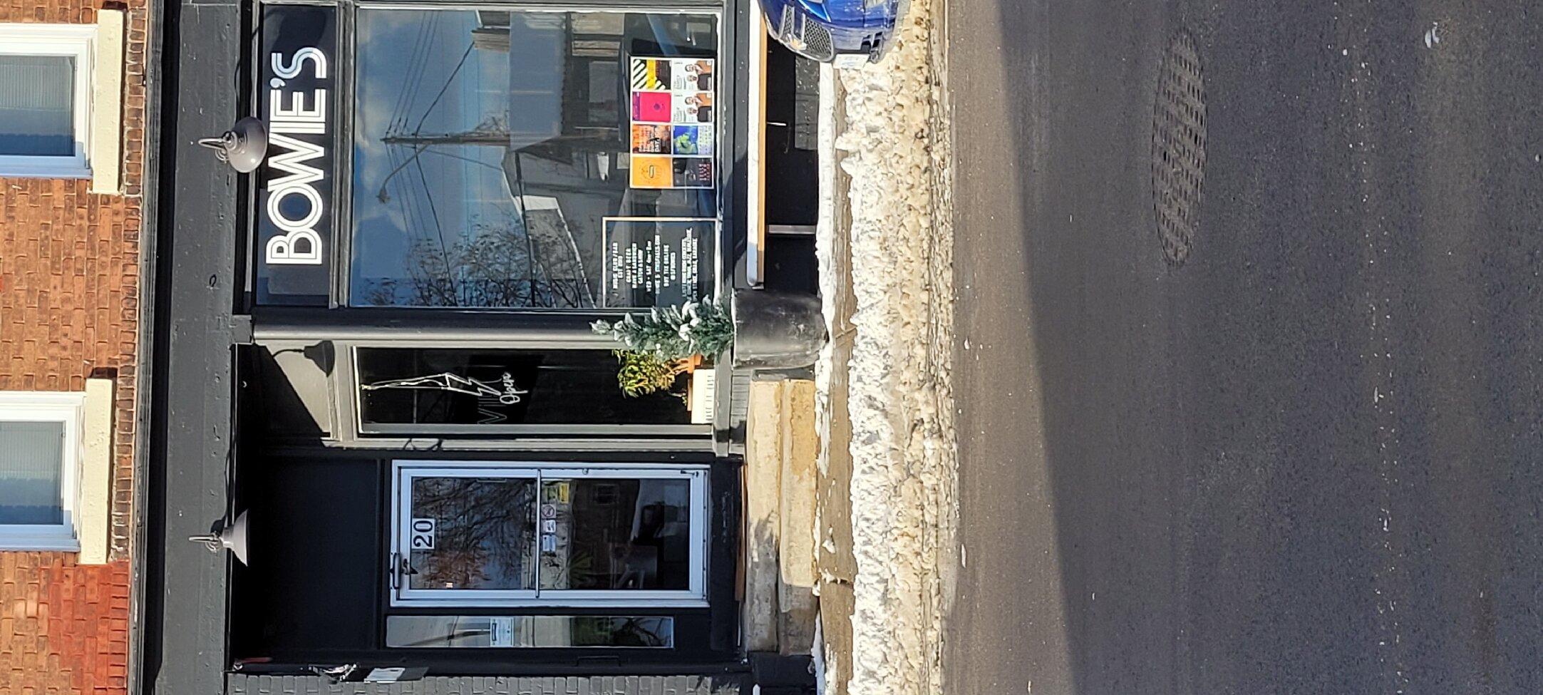 Bowie's Live Music - Cafe Bar