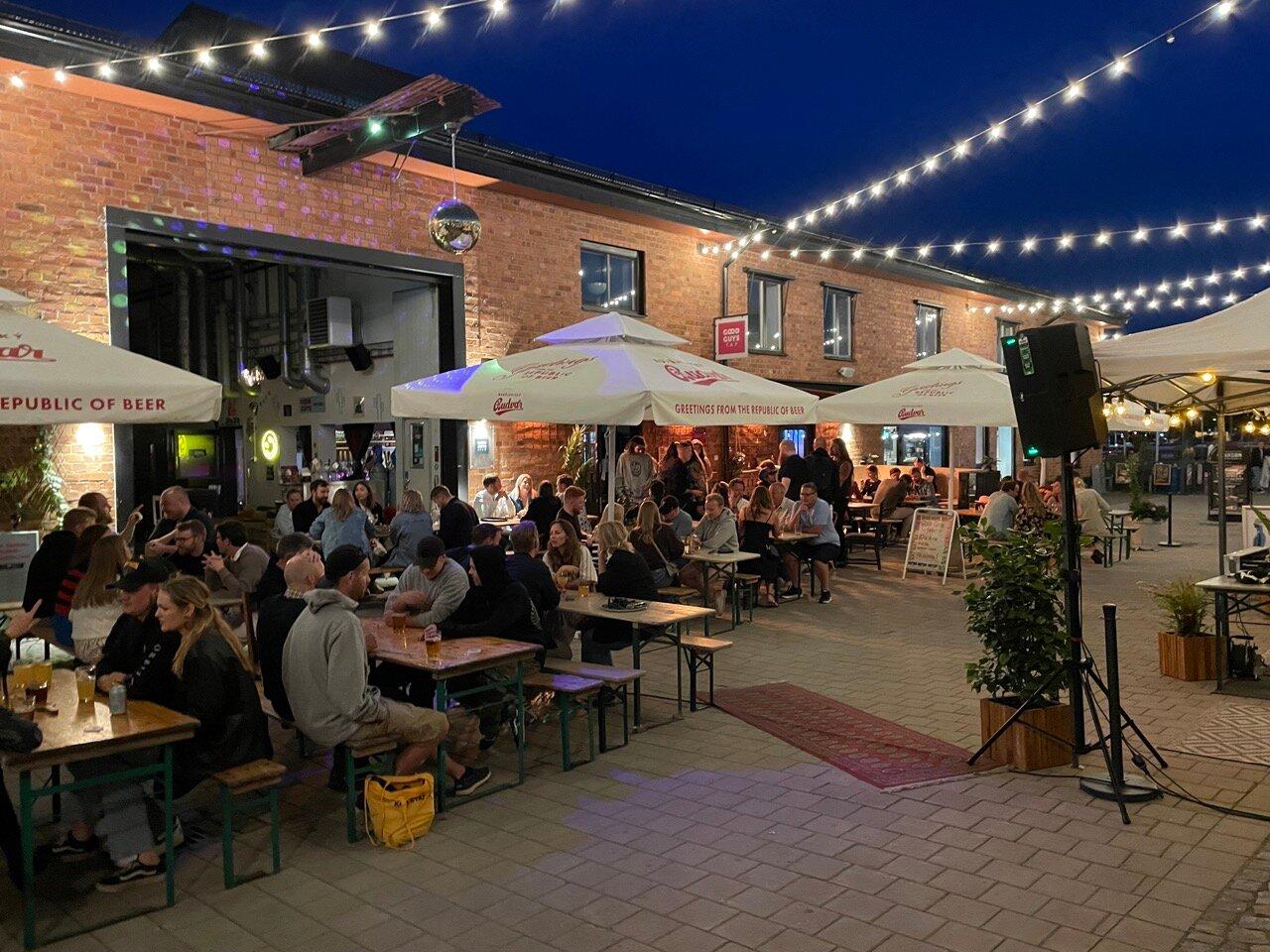 Good Guys Beer and Pizza