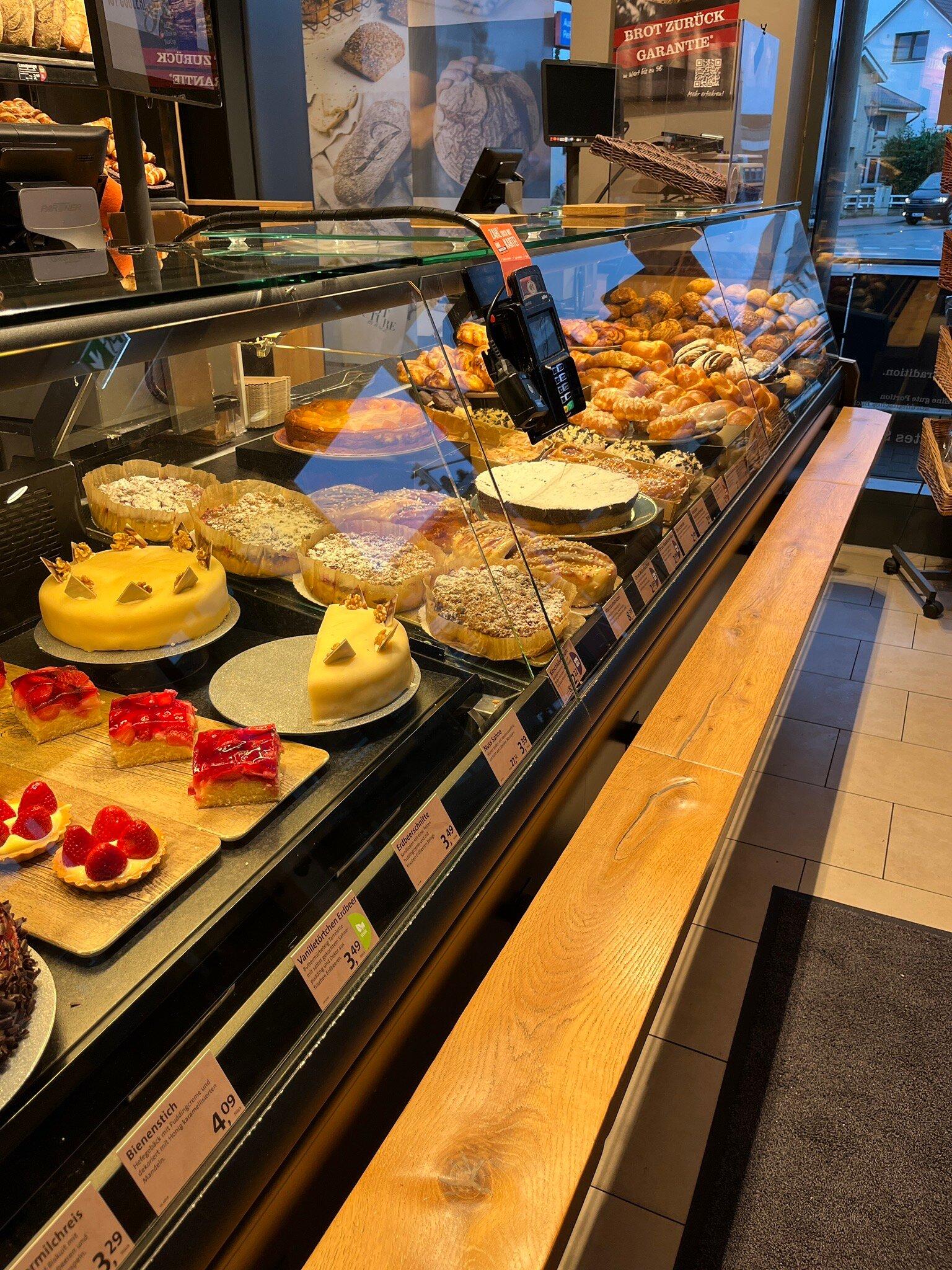 Junge Die Bäckerei. Segeberger Straße