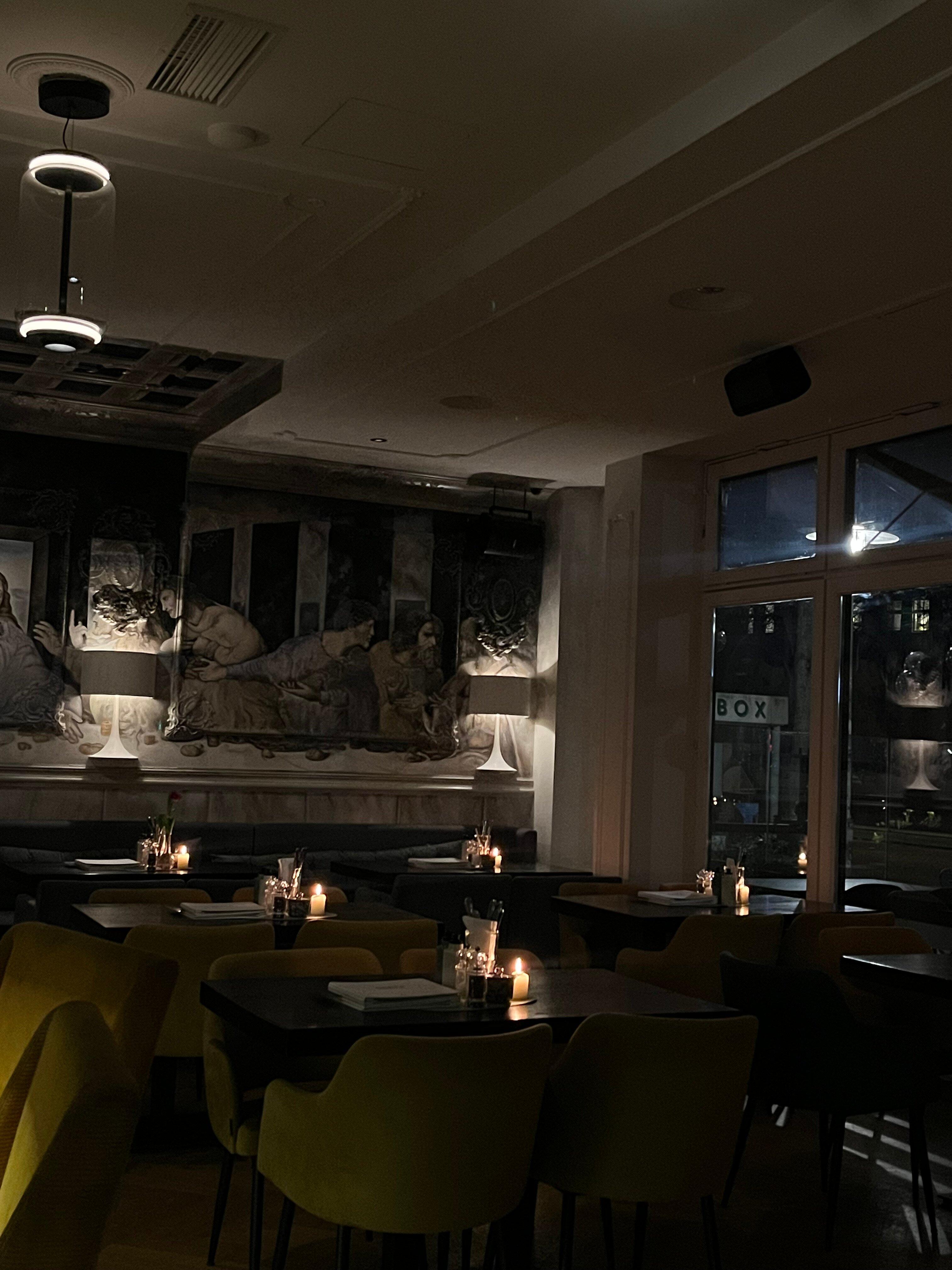 05elf Café, Bar & Restaurant