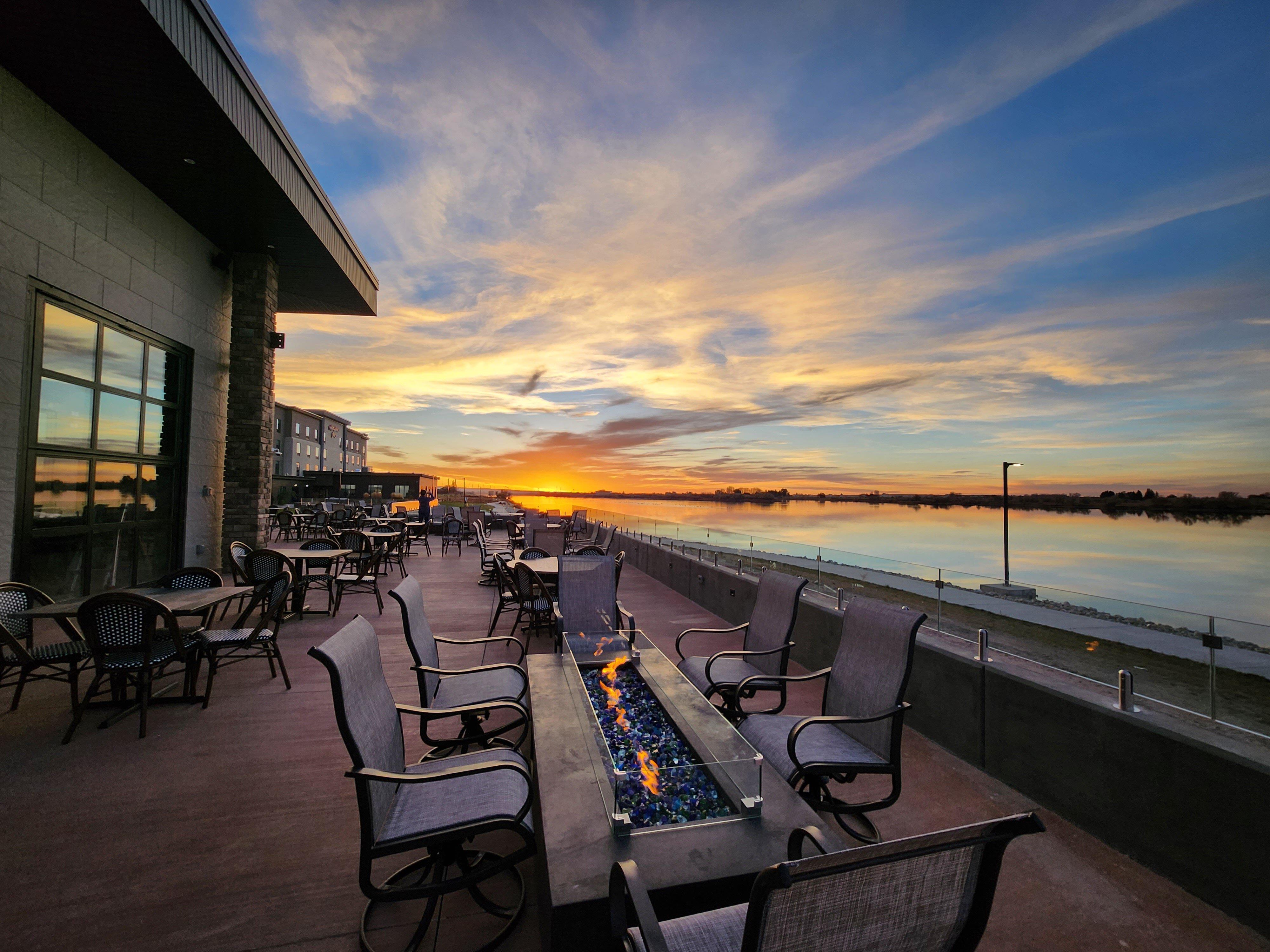 EdgeWater Dining & Spirits