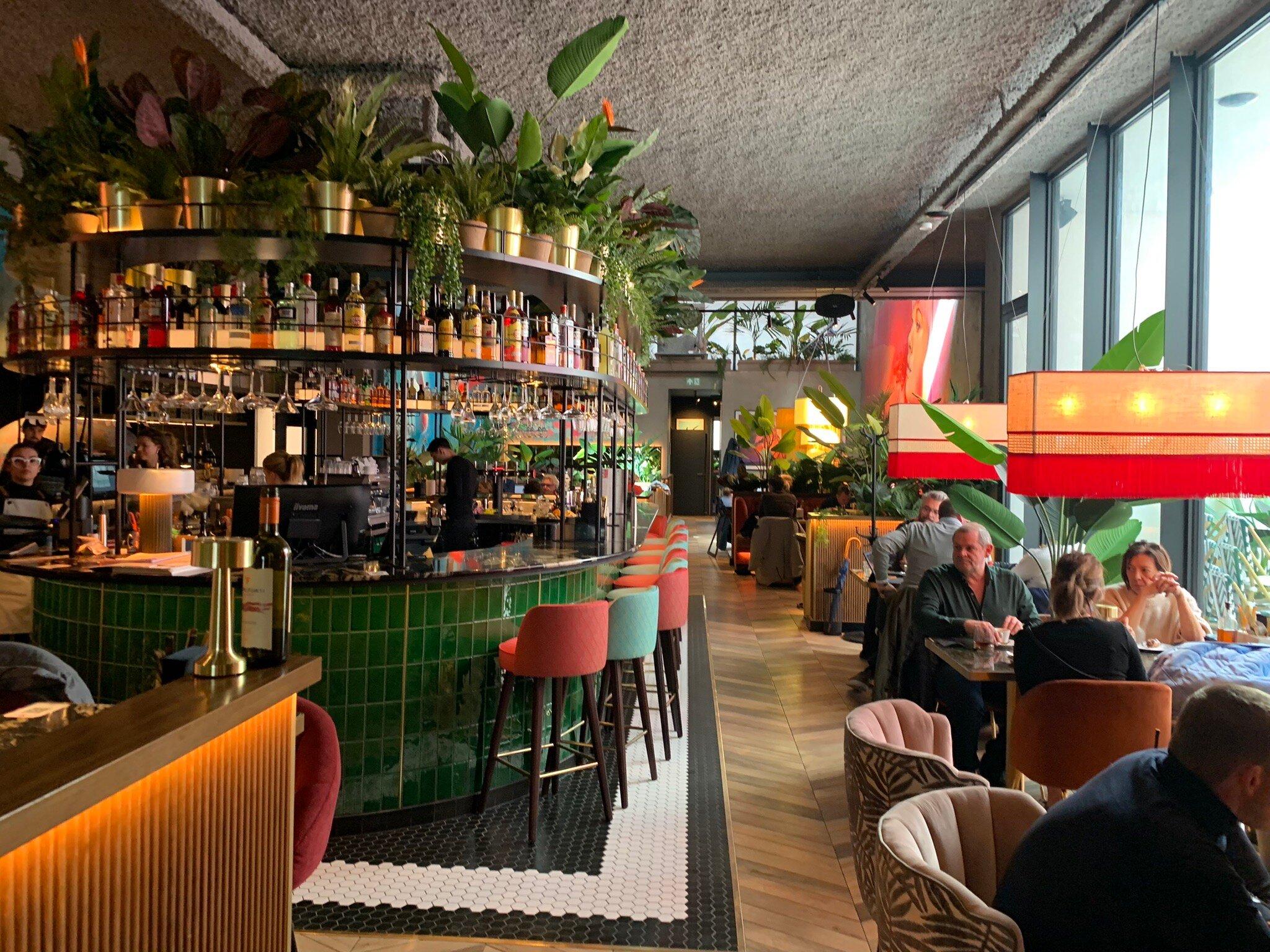 V Antwerp - Fashion District