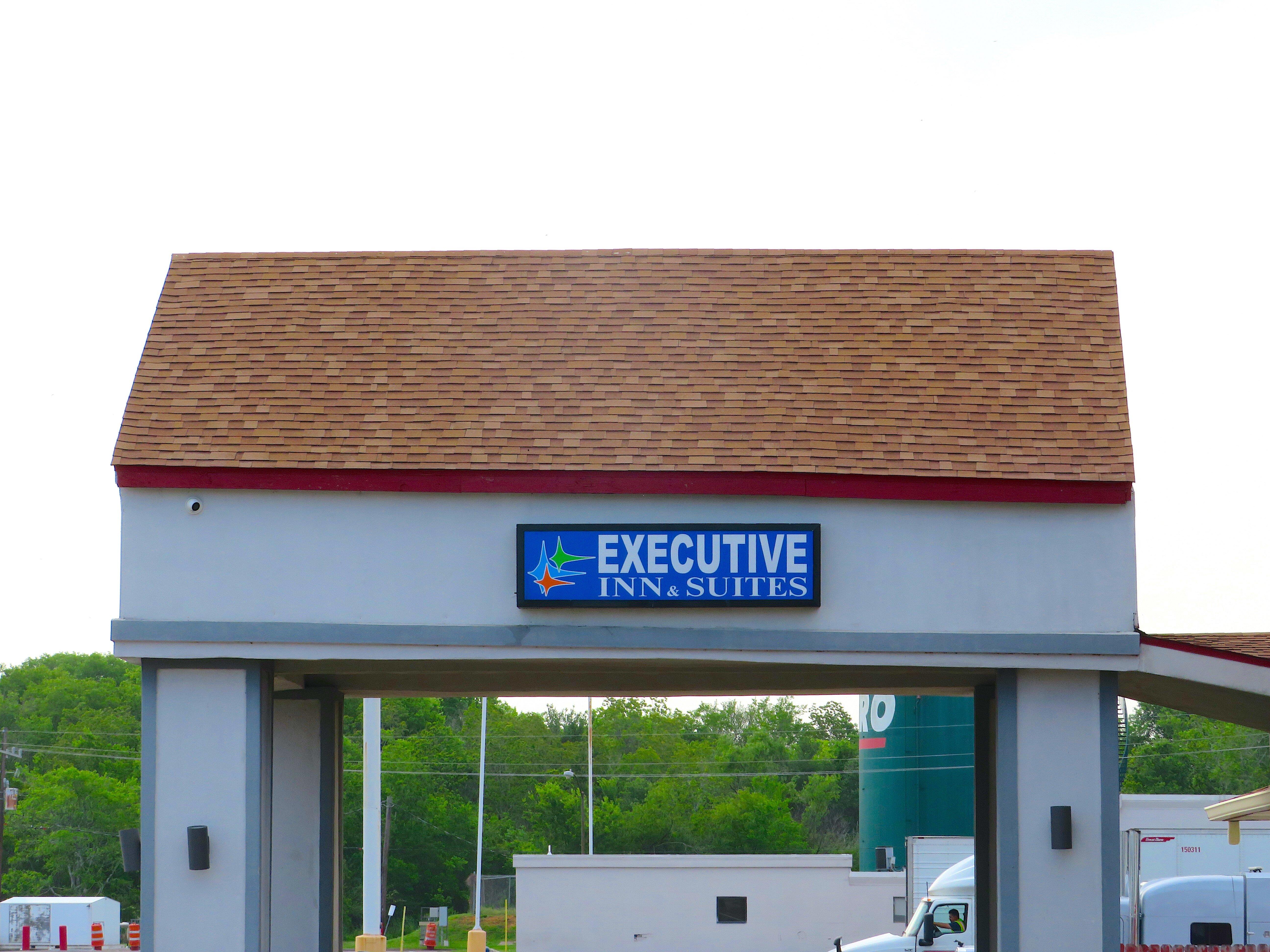 Executive Inn & Suites