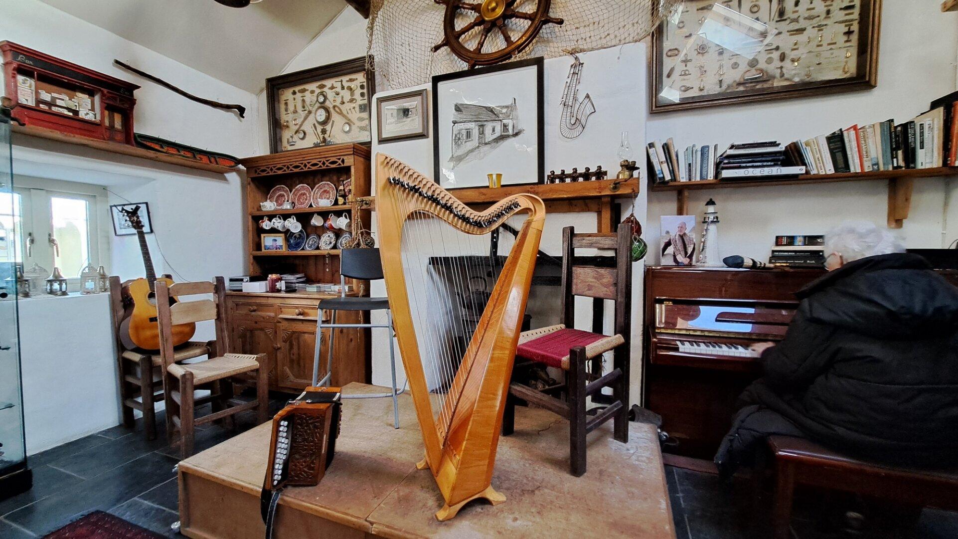 Siopa Ceoil An Daingin - Dingle Music Shop