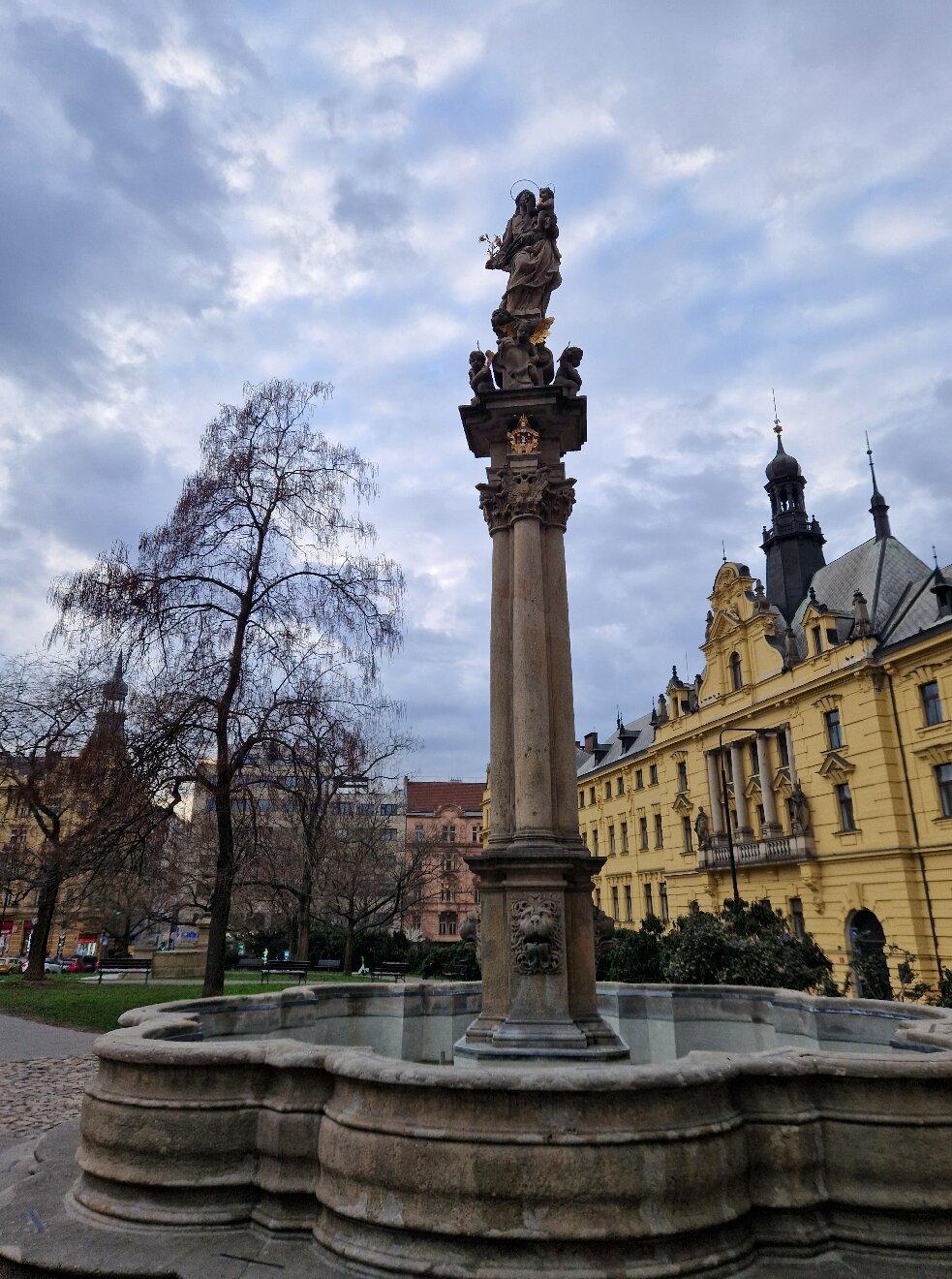 Kašna s Morovým Sloupem