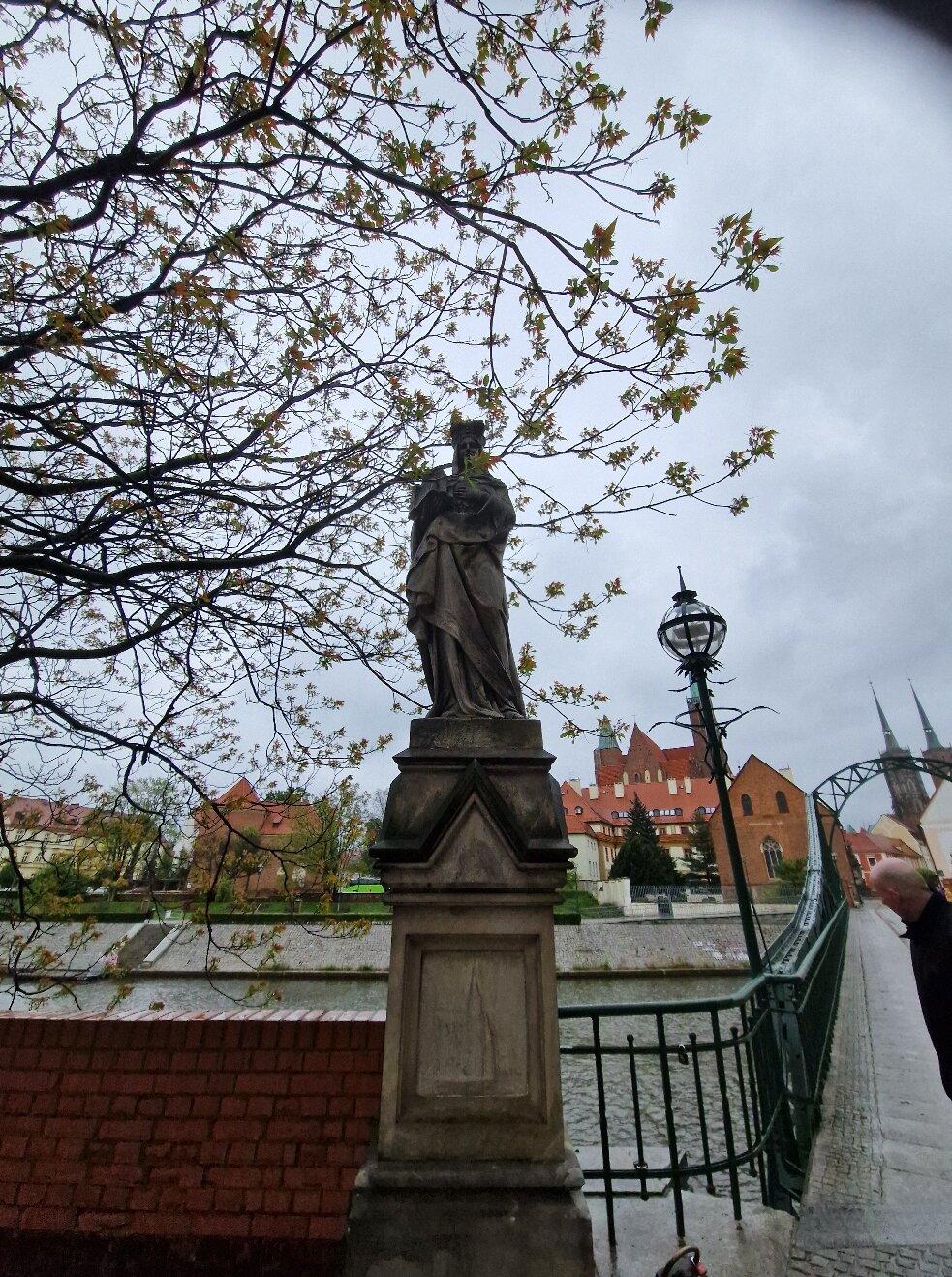 Statue St. Jadwigi Sląskiej