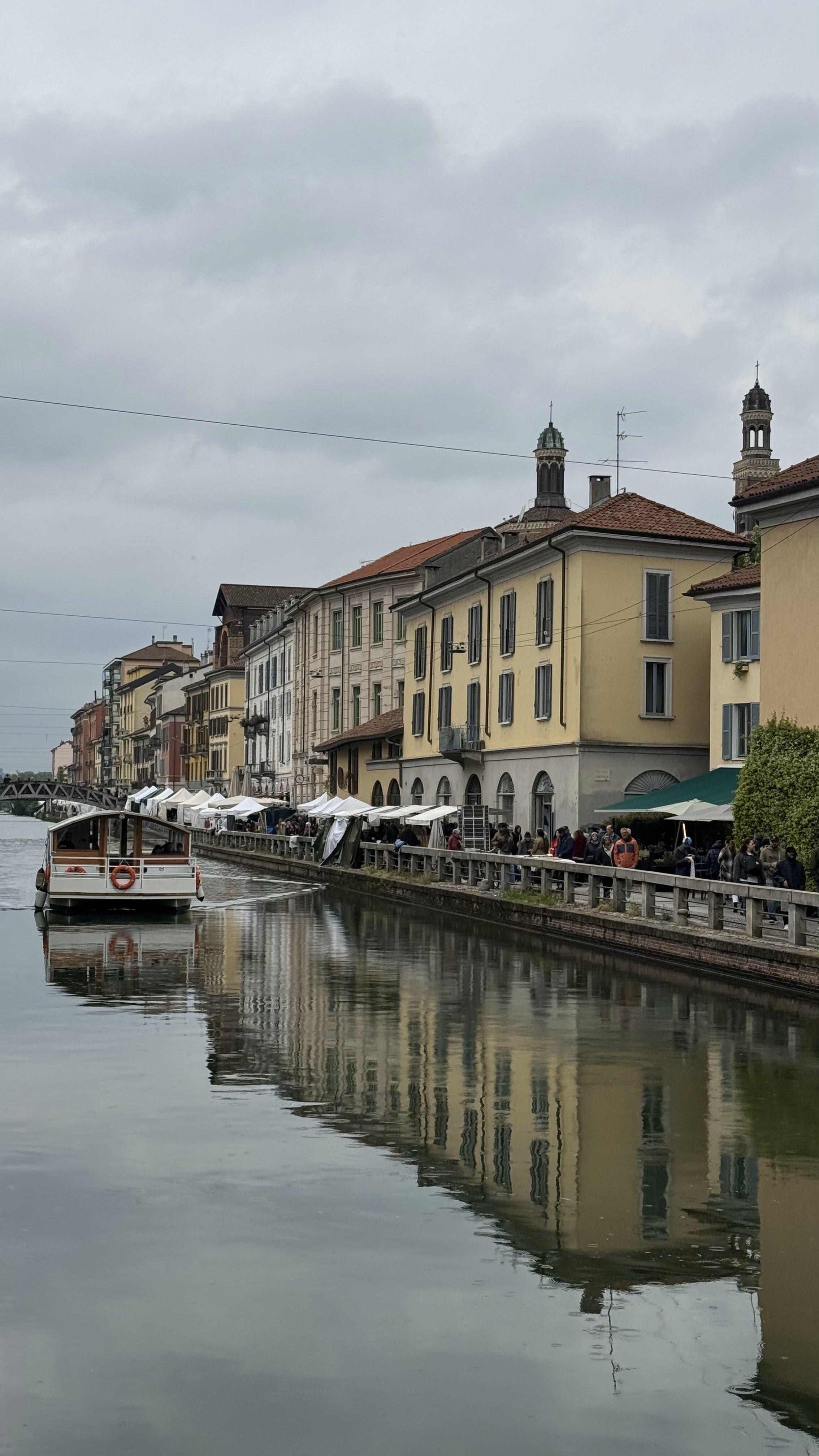 Mercatone dell'Antiquariato sul Naviglio Grande