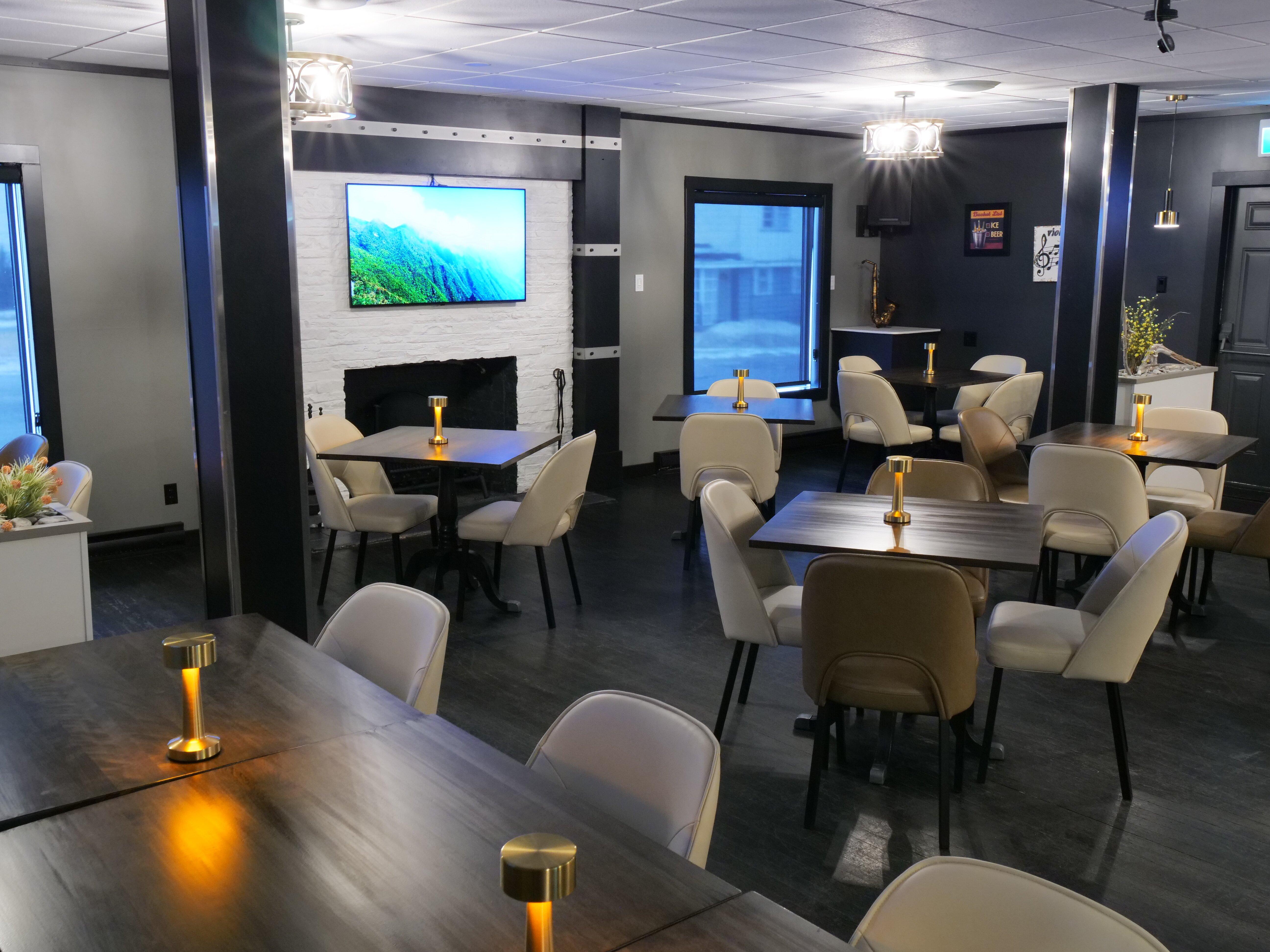 Lu's Lounge And Restaurant