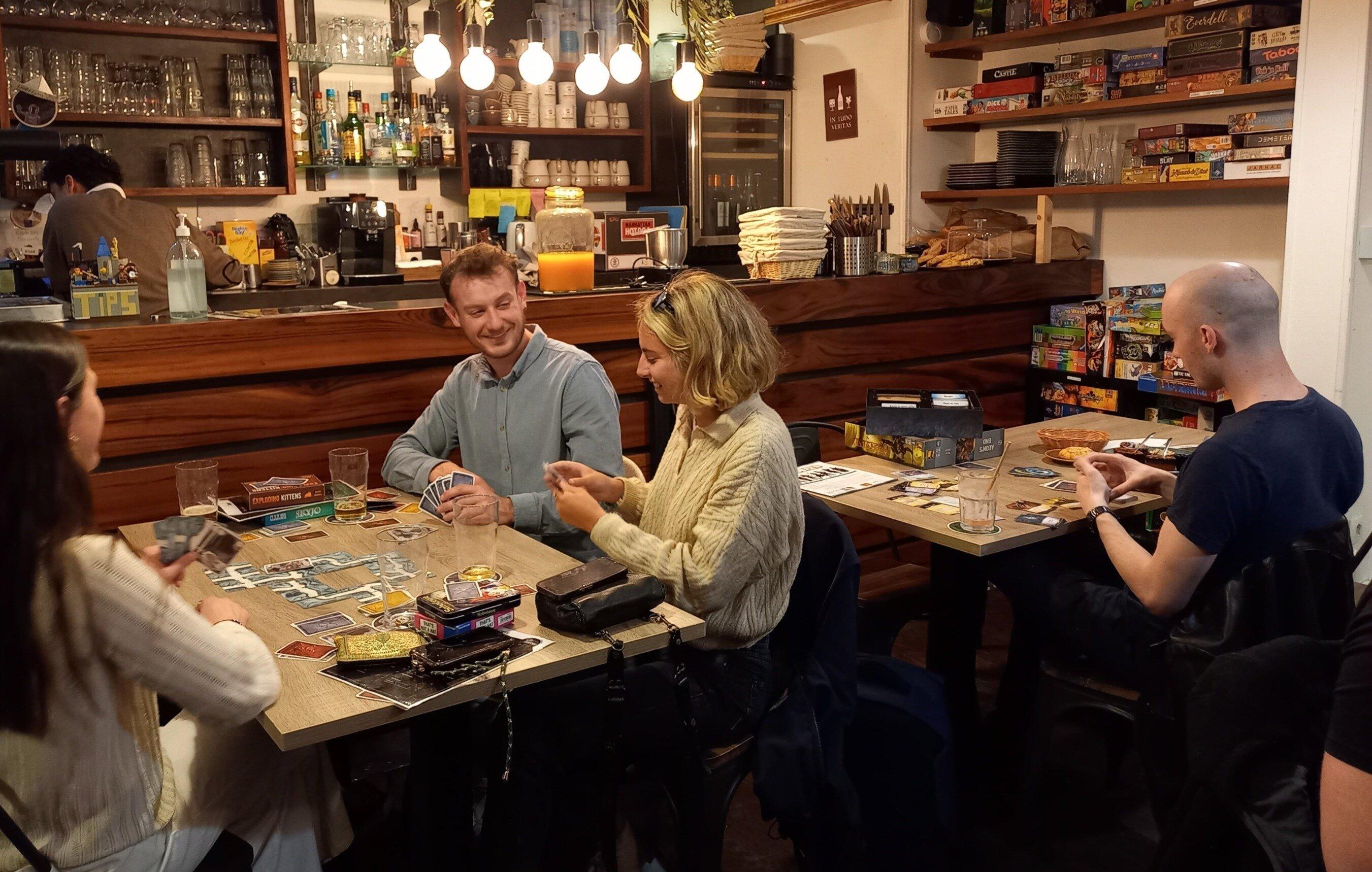 Lila And The Barber - Café Ludique