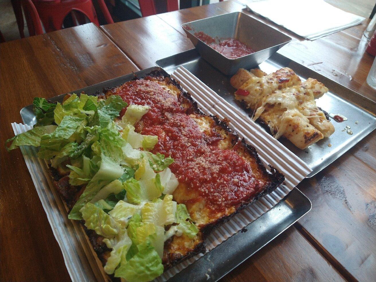 Charles And Reid Detroit Pizza