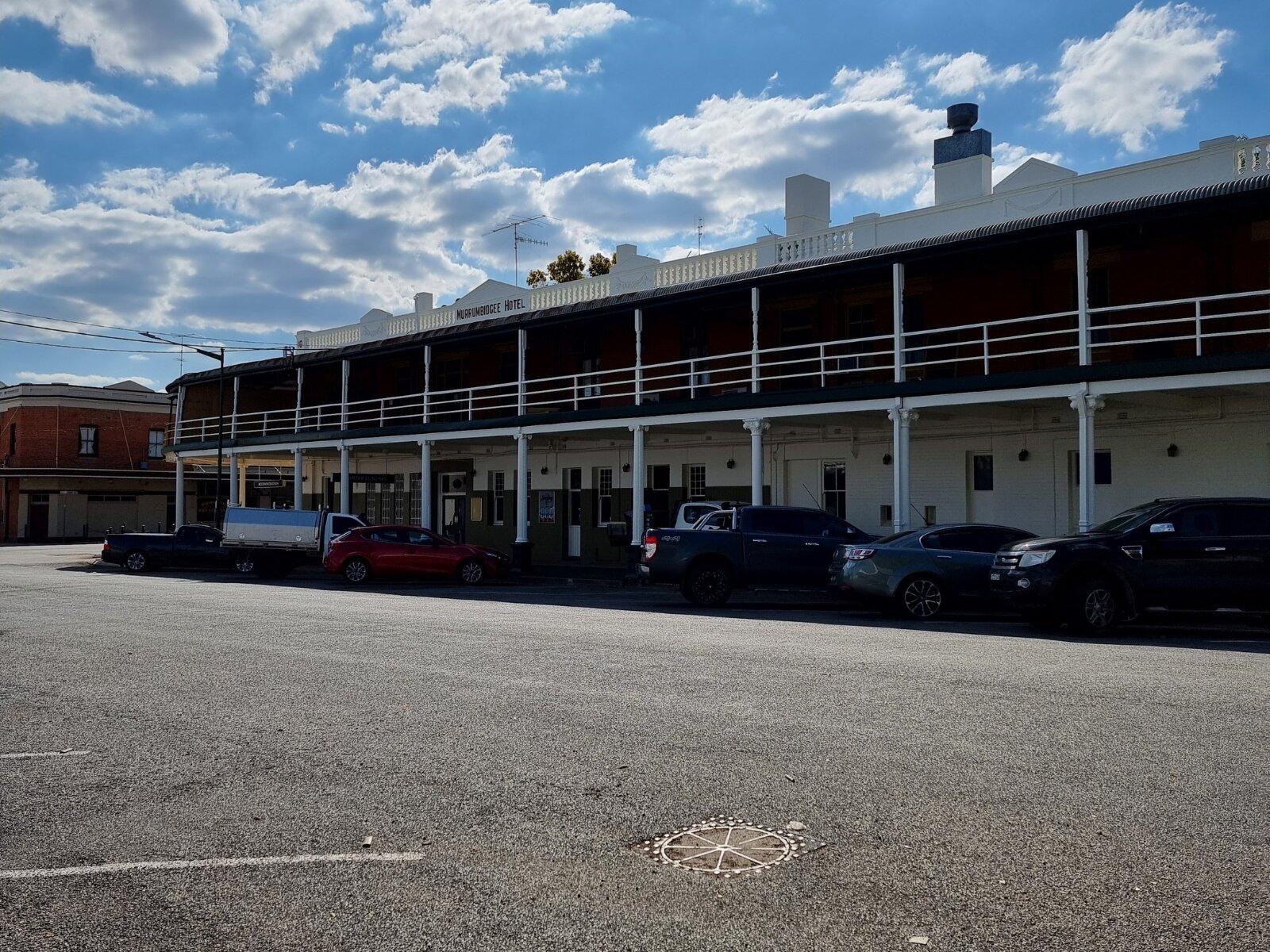 Bidgee Hotel