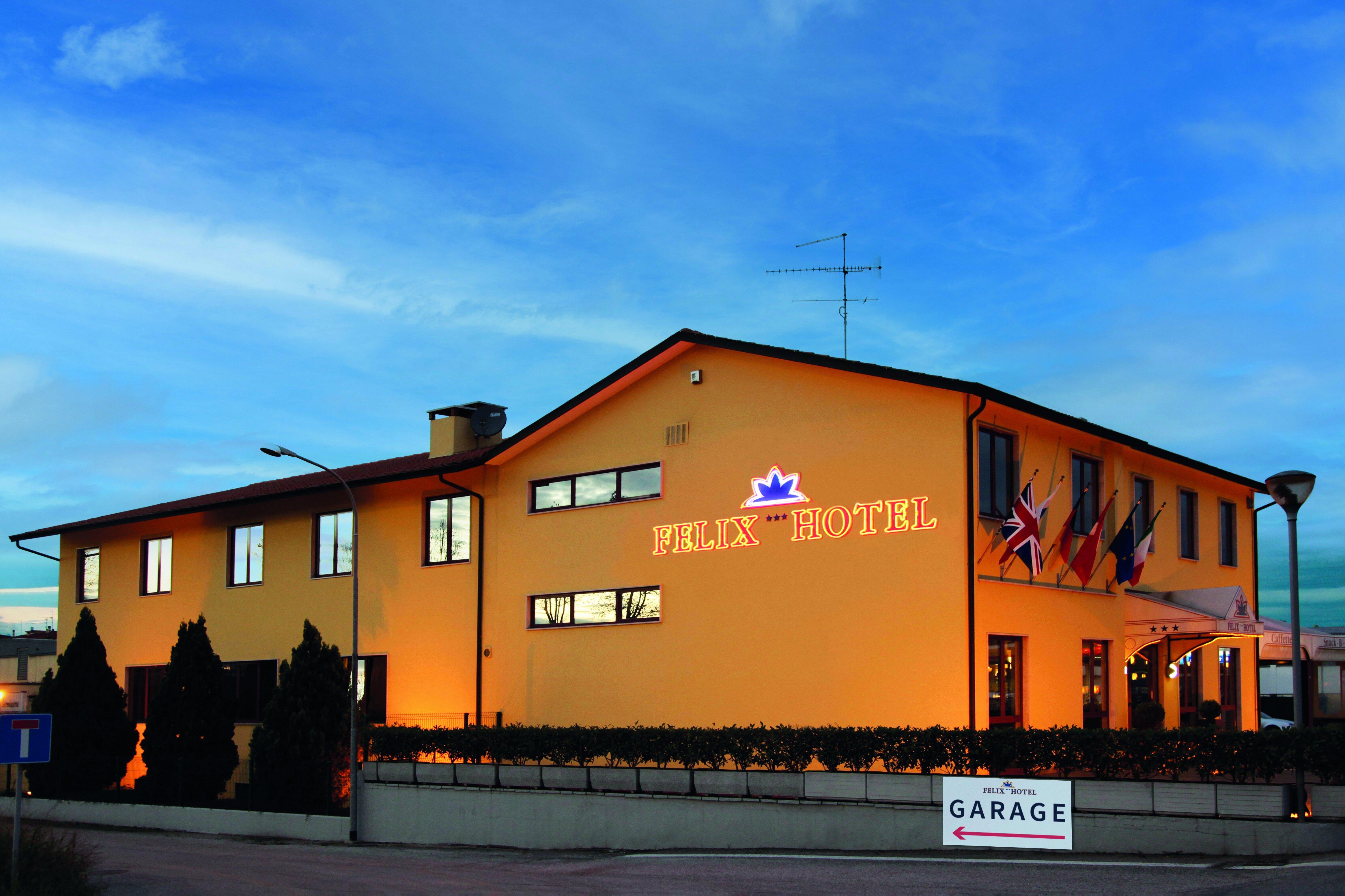 Felix Hotel