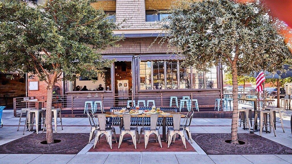 Curbside Eatery & Drinkery