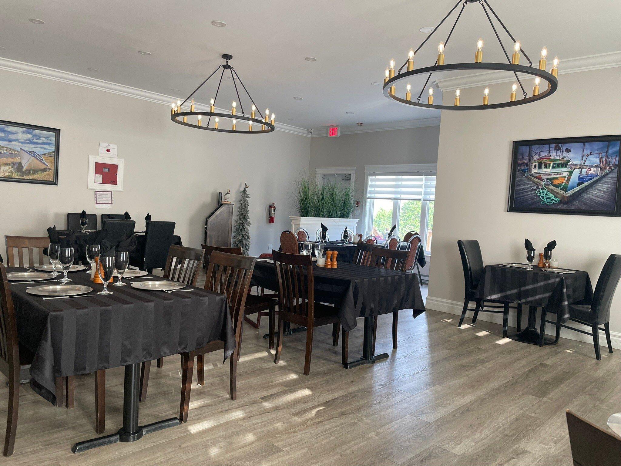 Roy's Pub , Dining & Motel