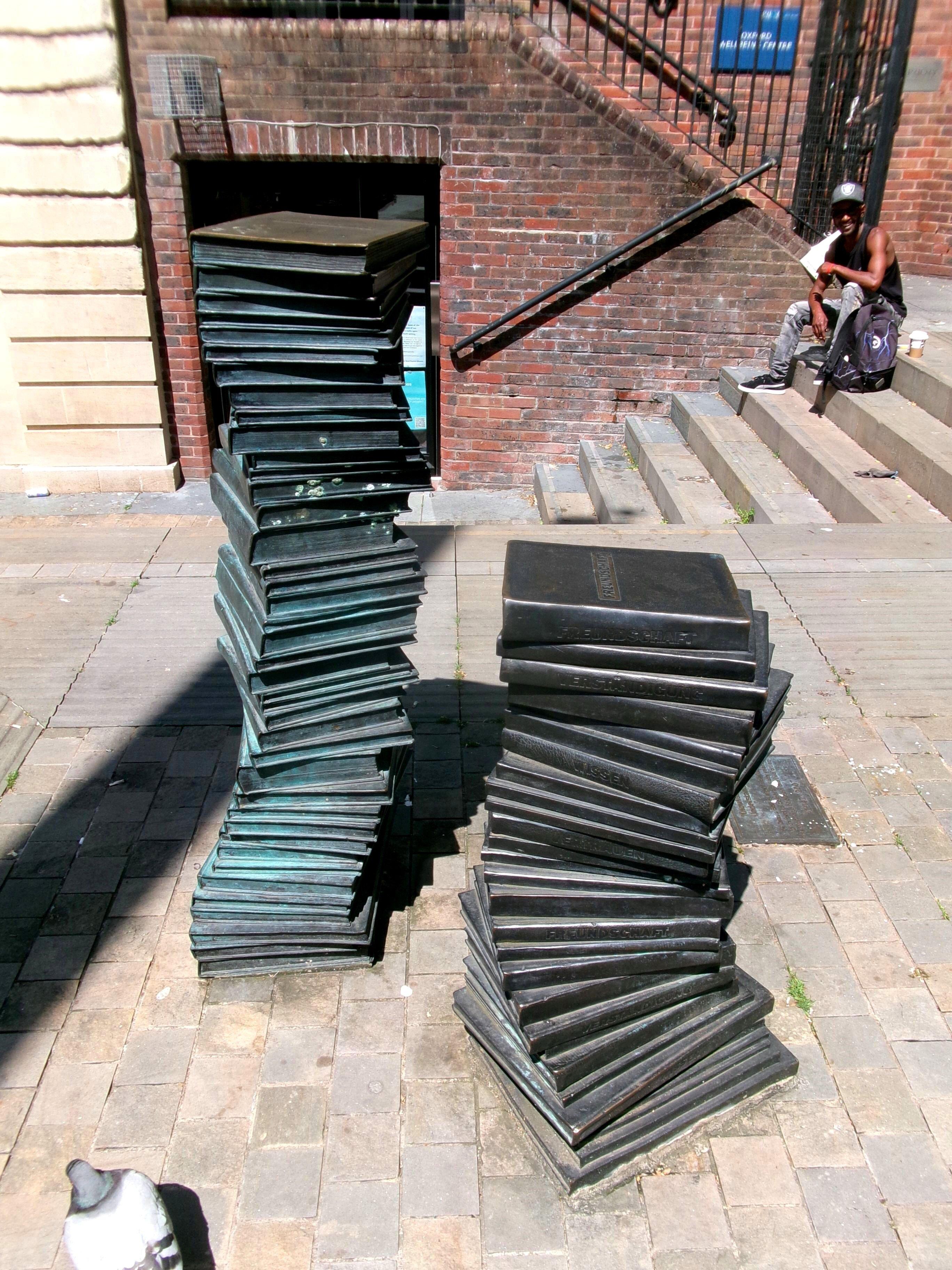 Radical Storage - Luggage Storage Bonn Square