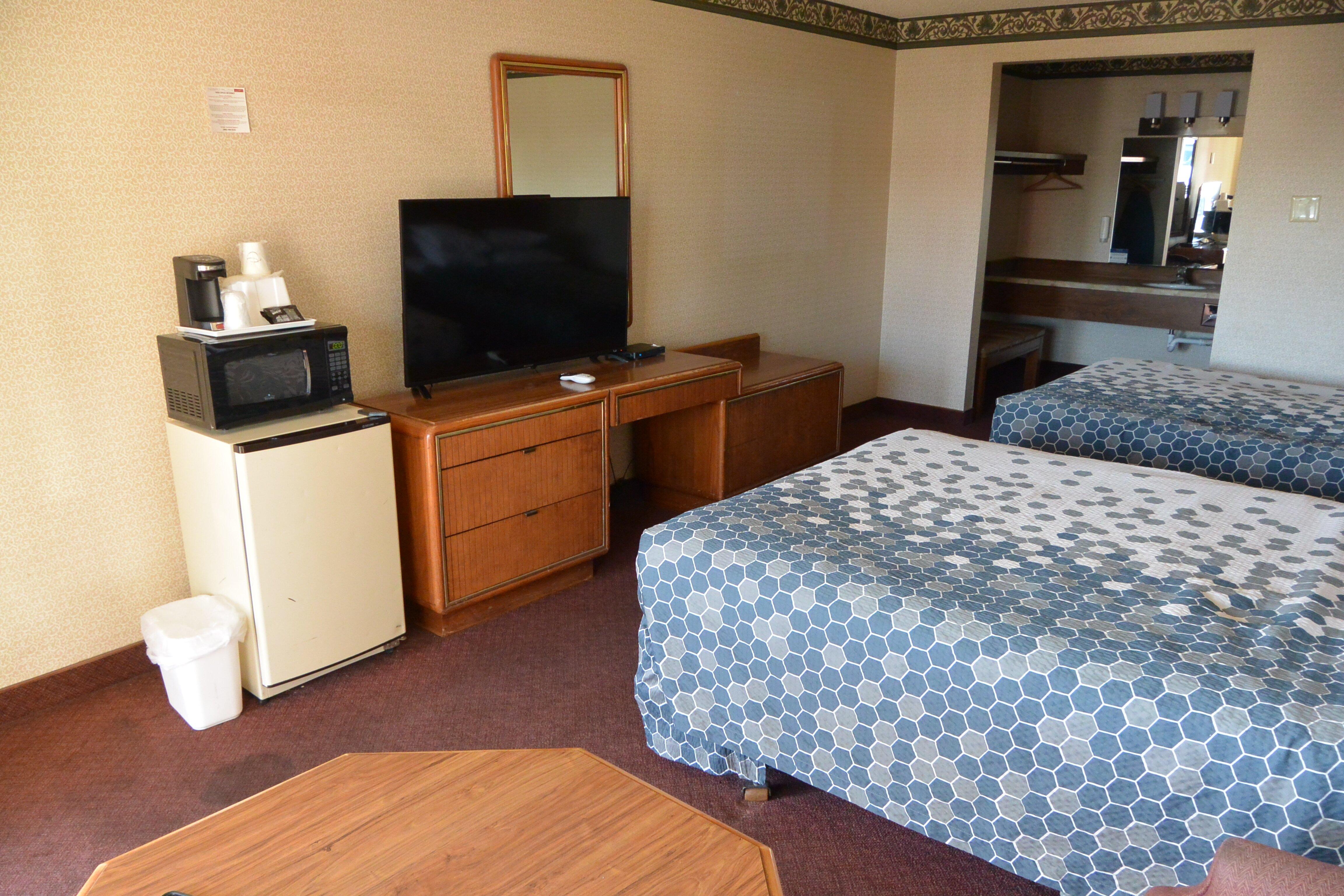 Econo Lodge Inn & Suites