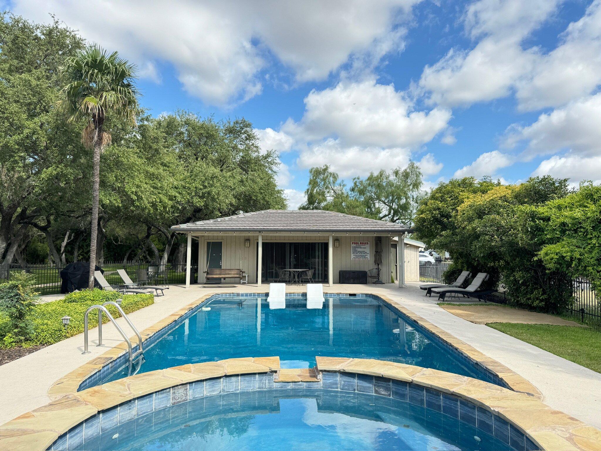 Live Oaks Bed And Breakfast