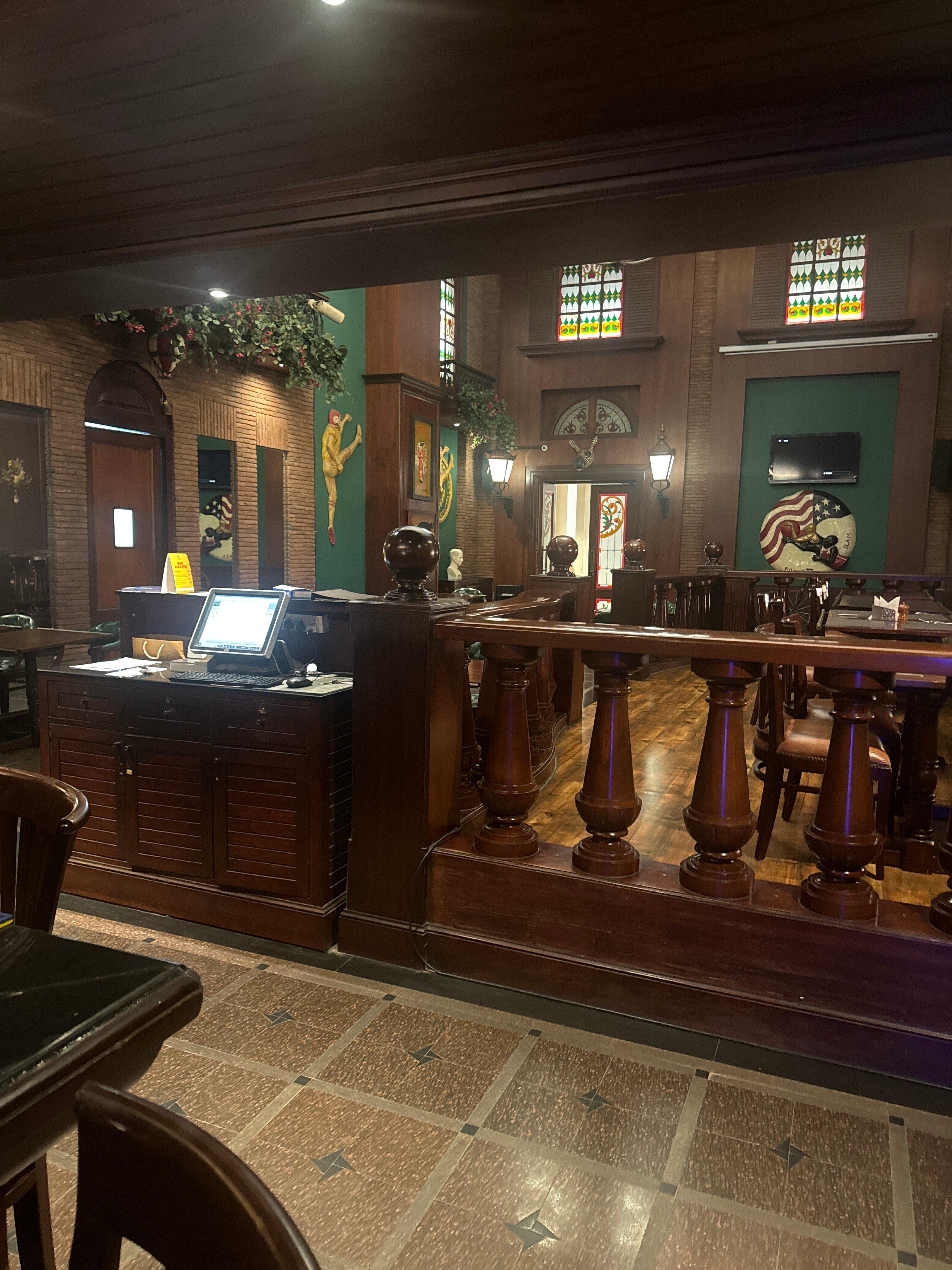 Geoffery's Restaurant & Bar