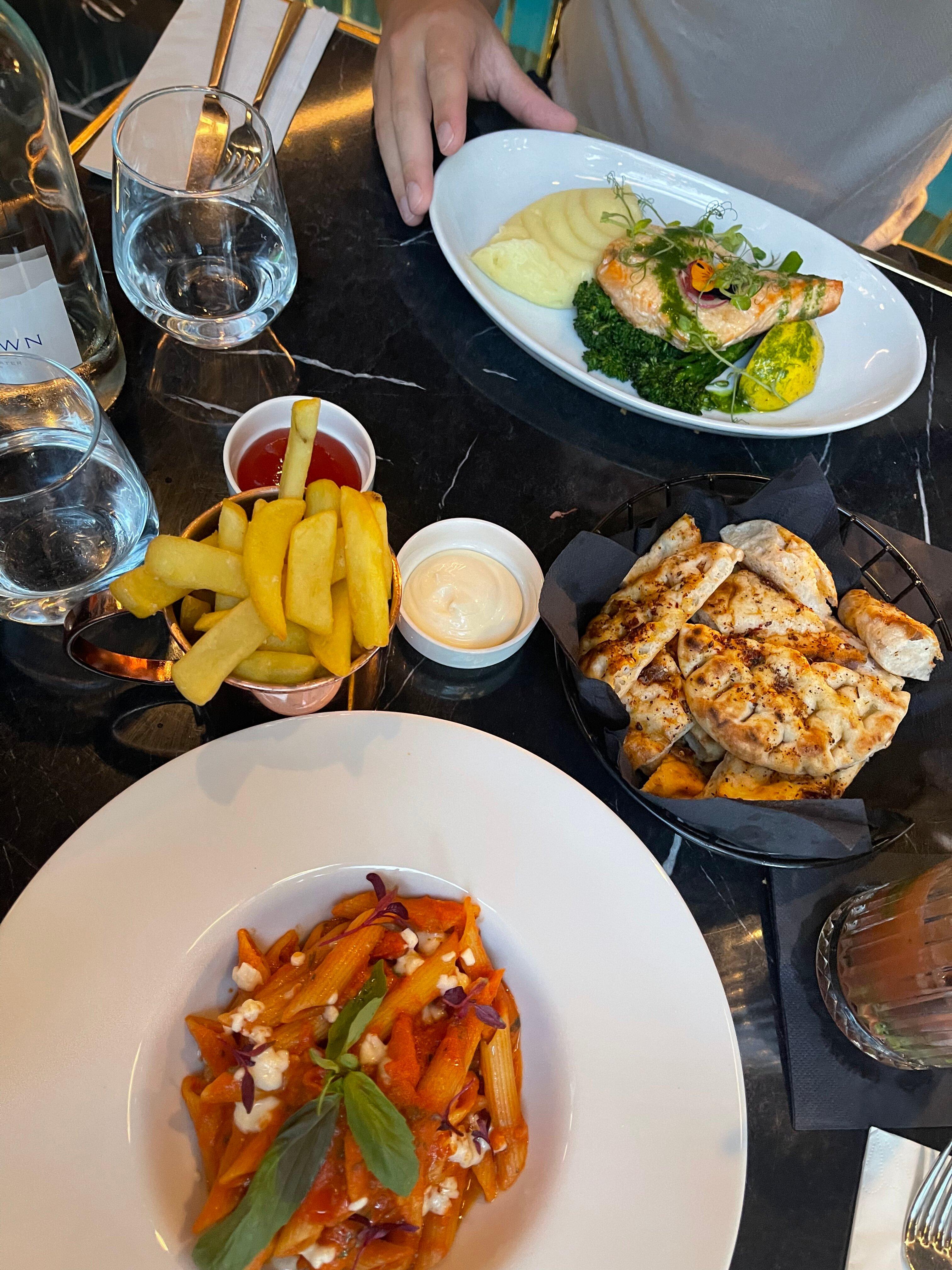 Azura Restaurant & Bar