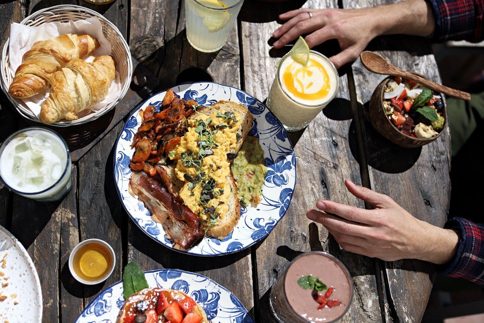 A.P.F Cafe & Restaurant