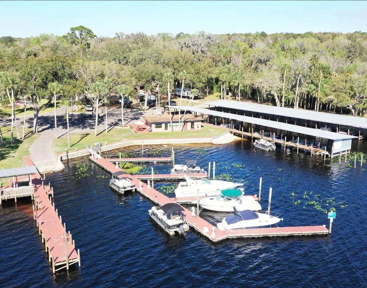 Tropical Resort & Marina on Lake Beresford