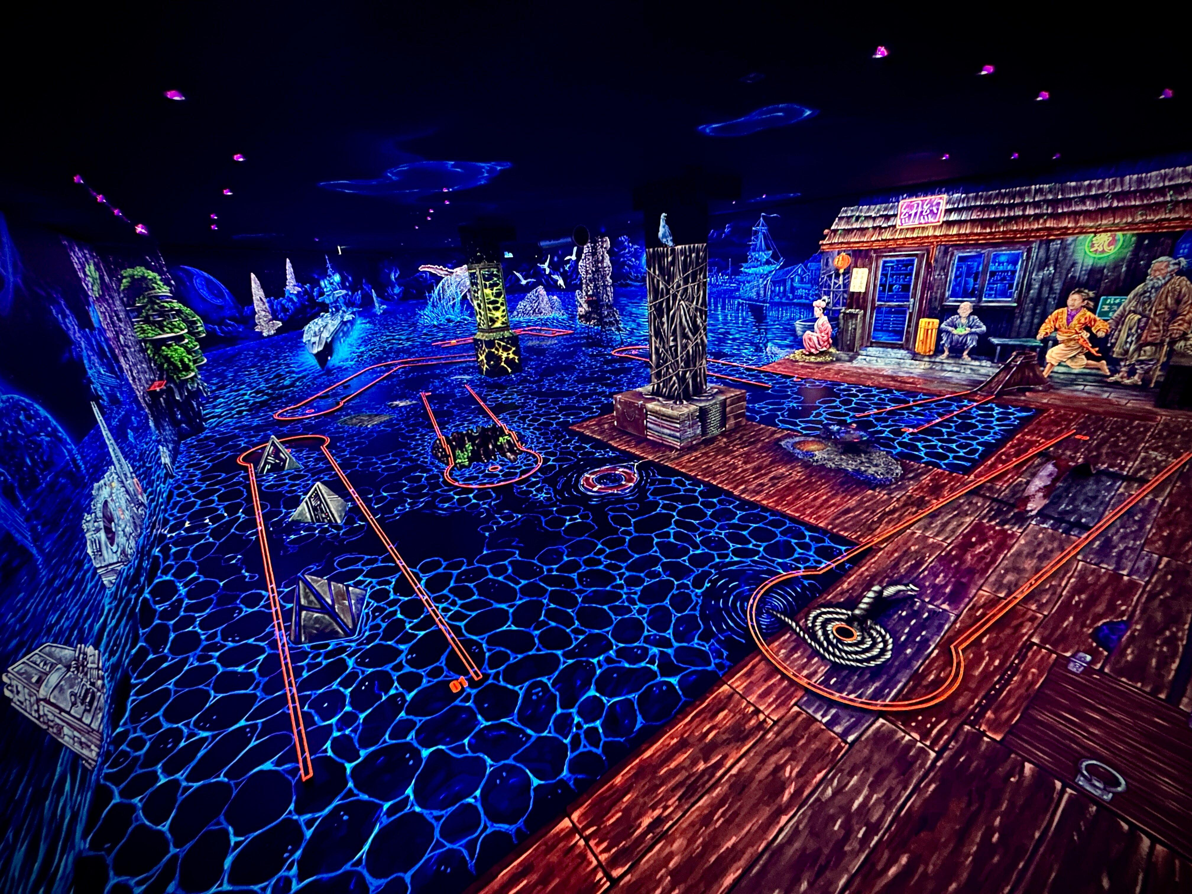 Glowing Rooms 3D Blacklight Minigolf Dusseldorf