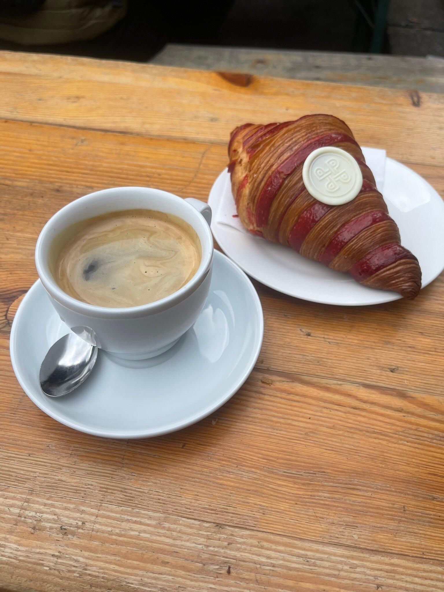 Photo by Neverunderdressed