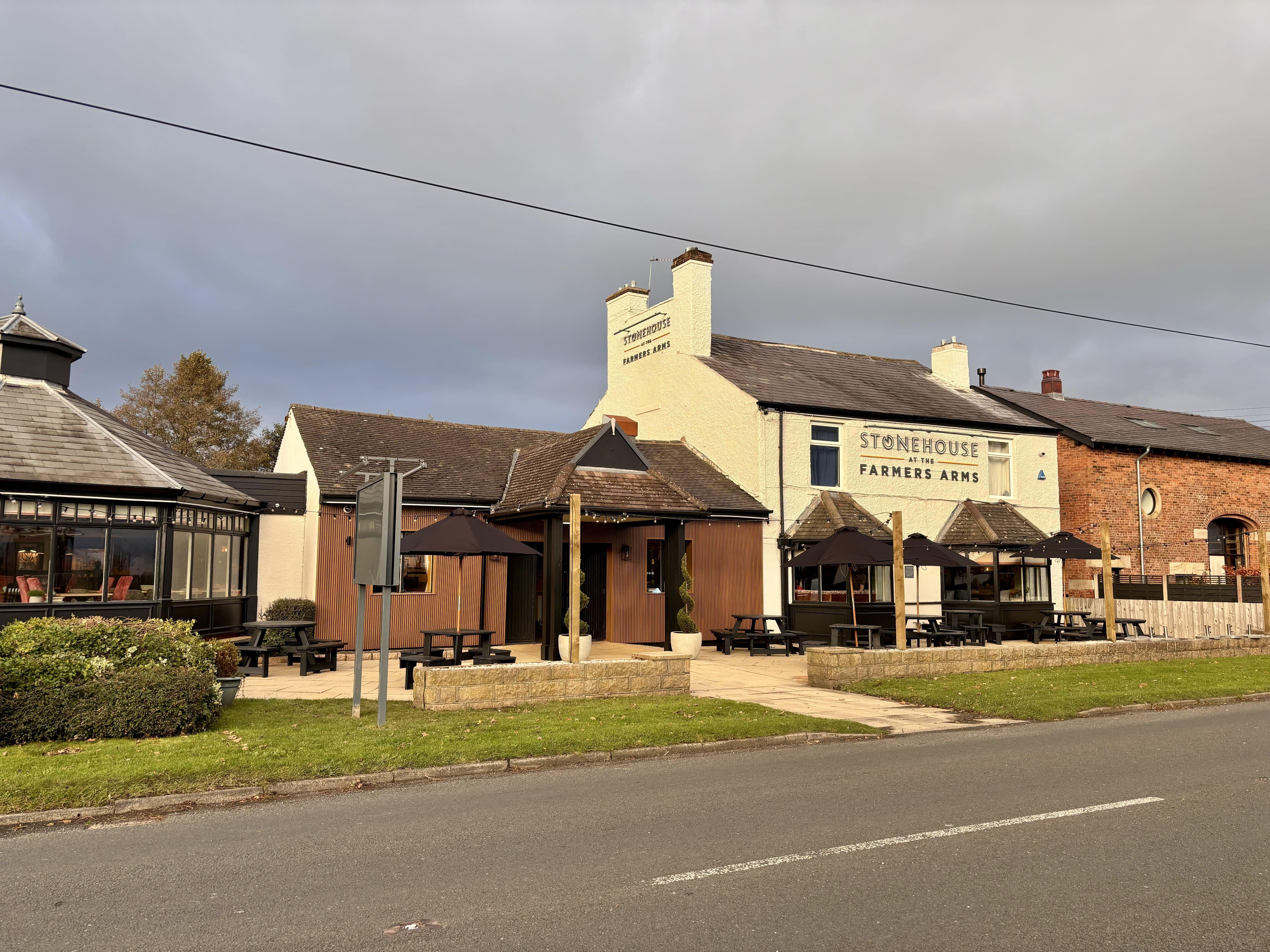 The Farmers Arms Stonehouse Pizza & Carvery