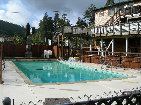 The Woods Cottages and Cabins at the Russian River