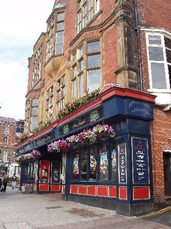 The Captain Hotel B & B