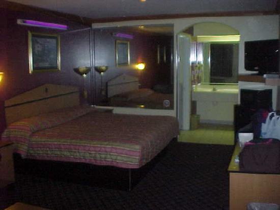 MoonLight Inn & Suites