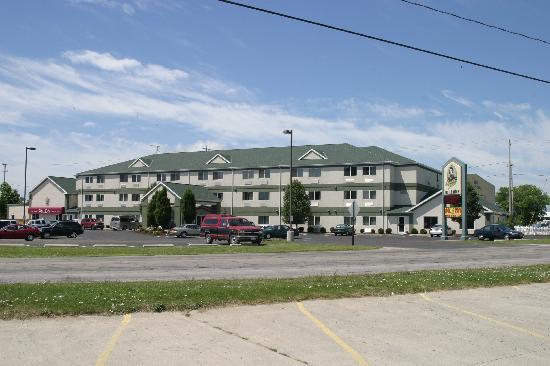 Commodore Perry Inn and Suites