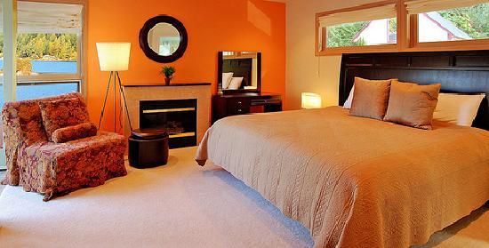 Oyster Bay Waterfront Retreat