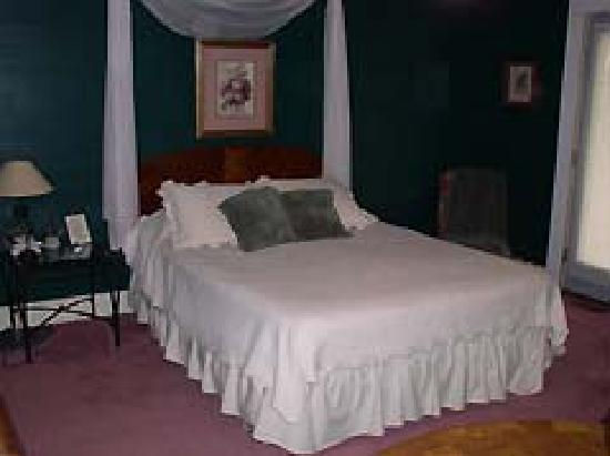 Crocker's Country Charm Bed & Breakfast