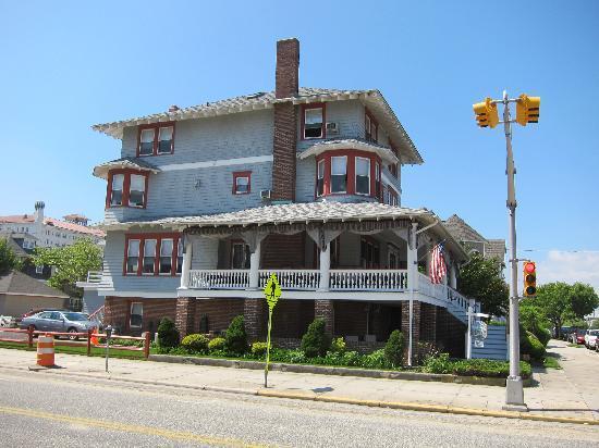 Browns Nostalgia Bed & Breakfast