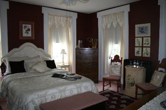 Olde Stone House Inn