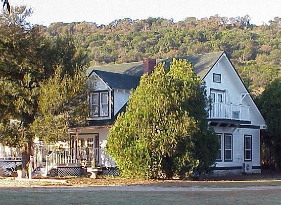 Four Crossings Guesthouse