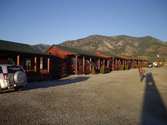 Wolf Den Log Cabin Motel & RV Park