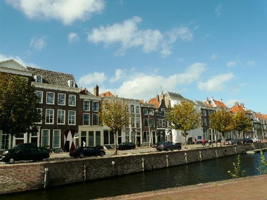 1560 Guesthouse - Bed & Breakfast